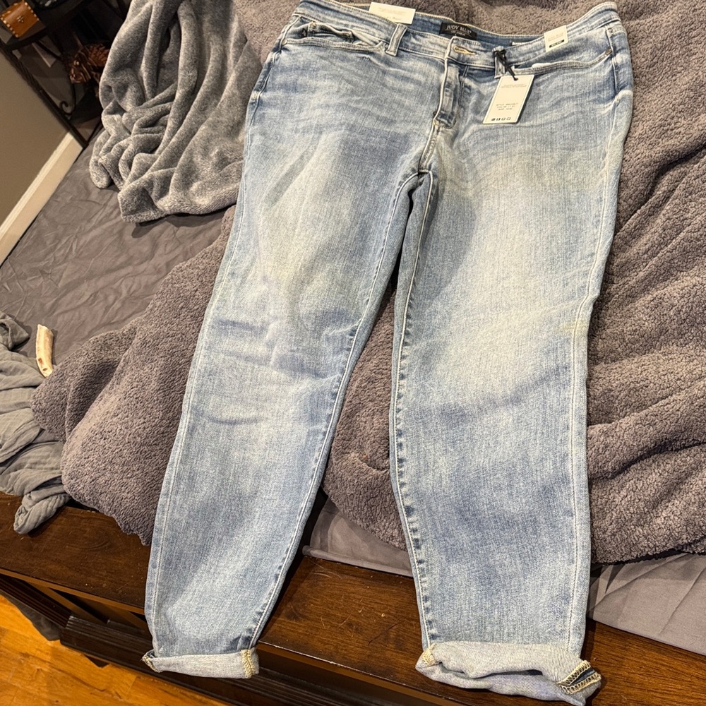 Judy Blue Light Wash Boyfriend Jeans non distressed. New with tags